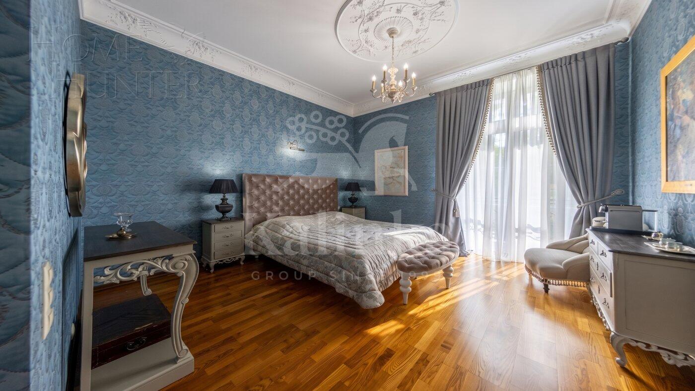 4-этажный коттедж 1 250 м² с отделкой