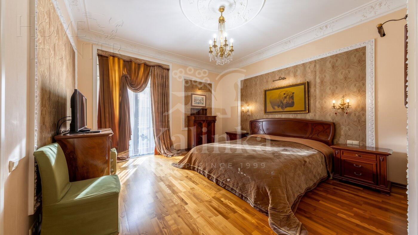4-этажный коттедж 1 250 м² с отделкой