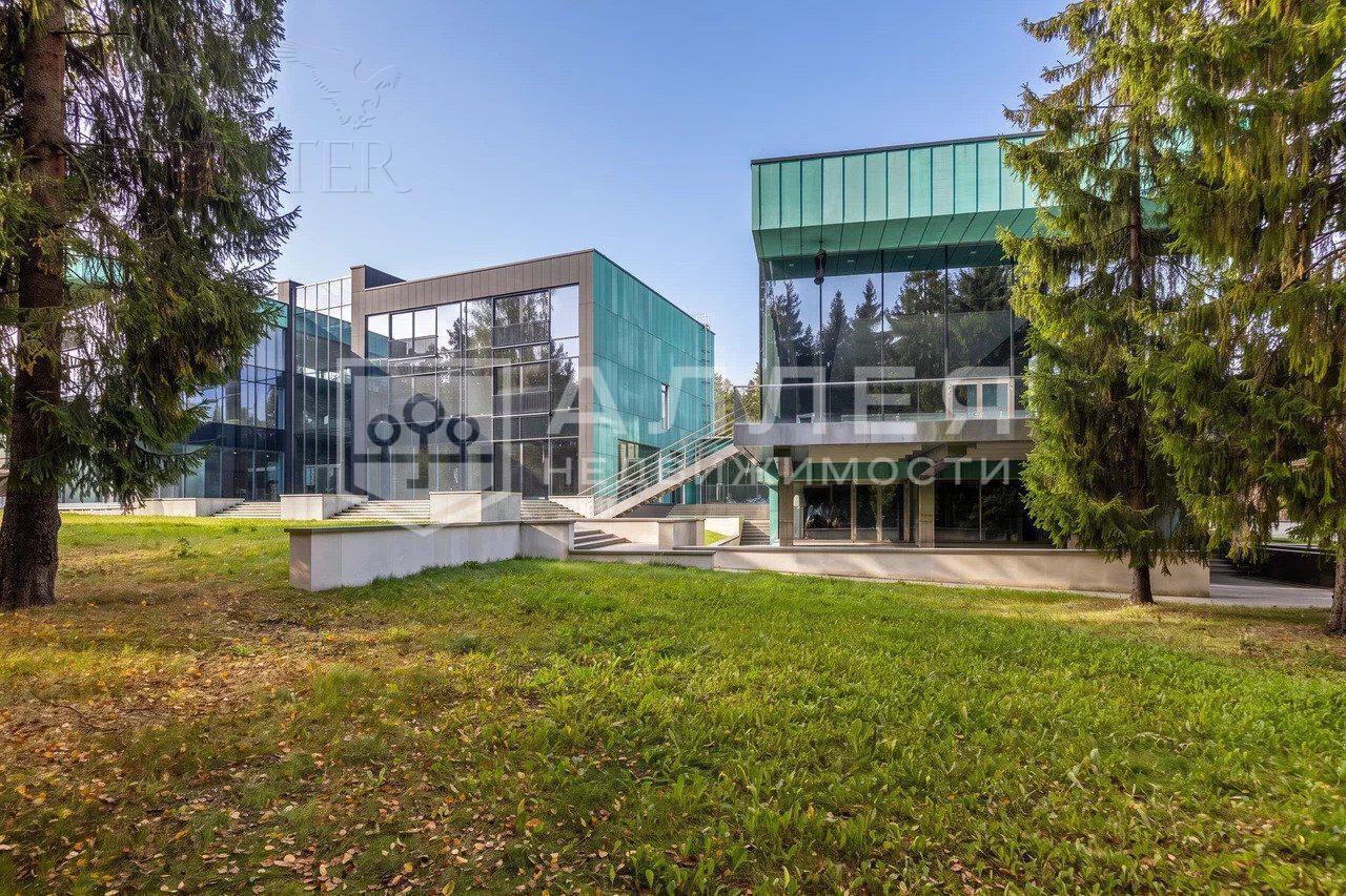 3-этажный коттедж 5 000 м² с отделкой