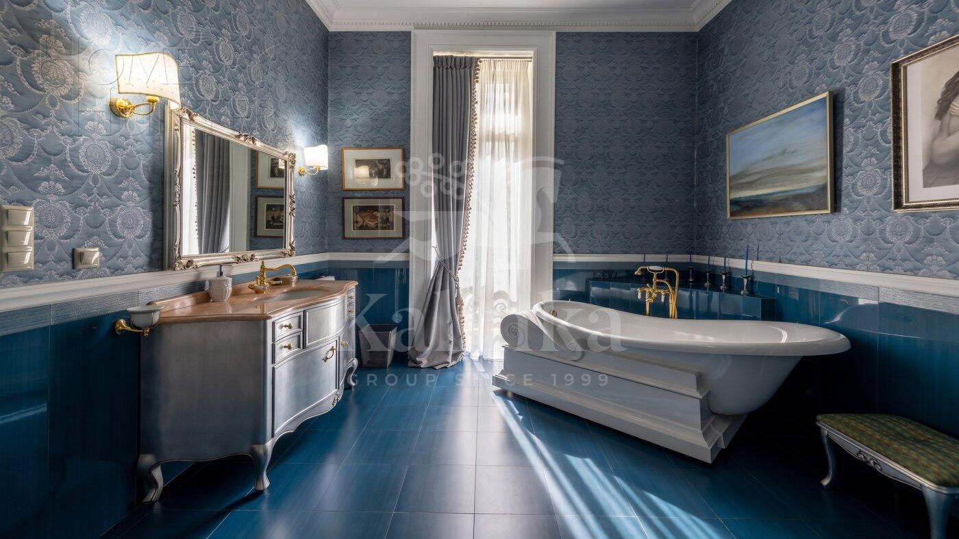 4-этажный коттедж 1 250 м² с отделкой