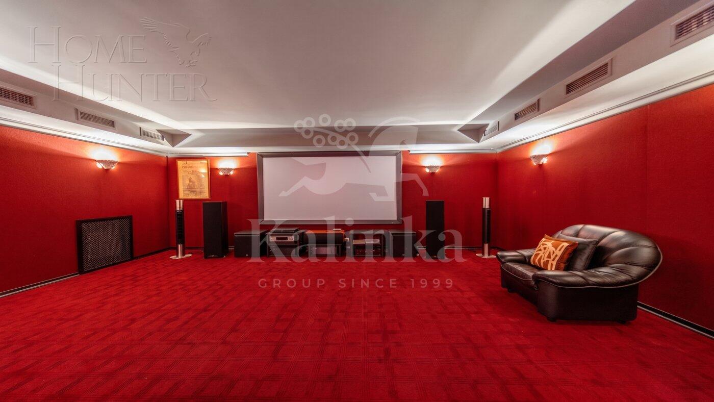 4-этажный коттедж 1 250 м² с отделкой