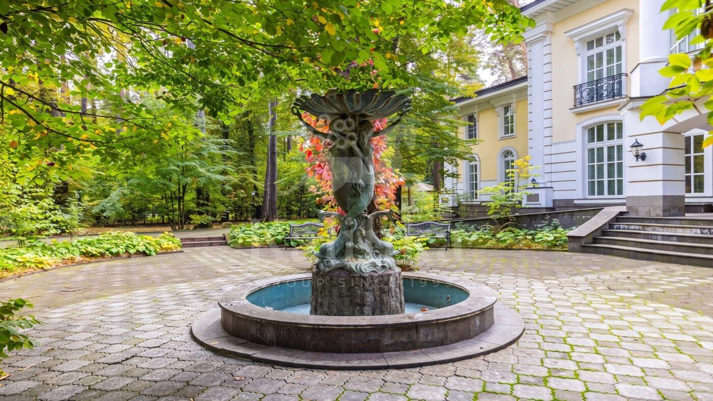 4-этажный коттедж 1 250 м² с отделкой
