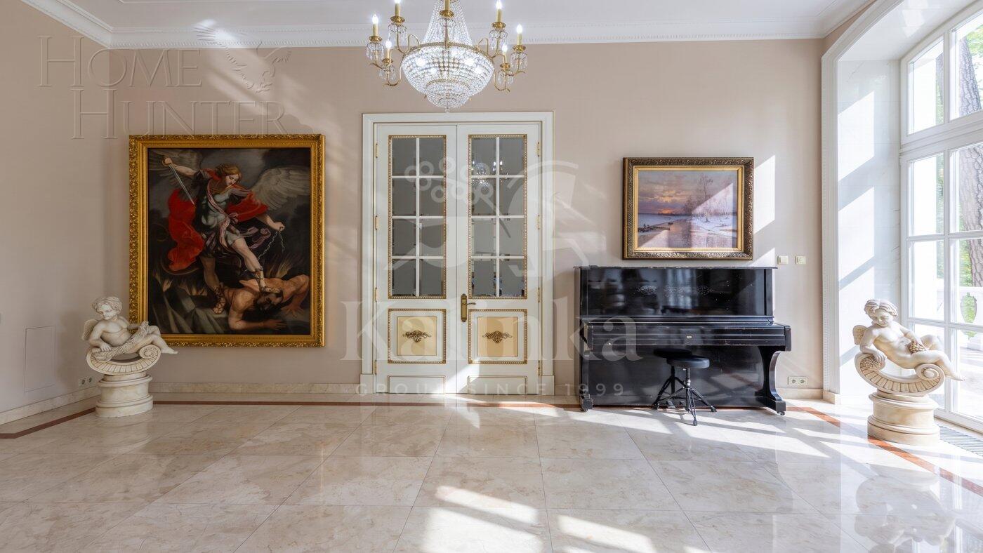 4-этажный коттедж 1 250 м² с отделкой