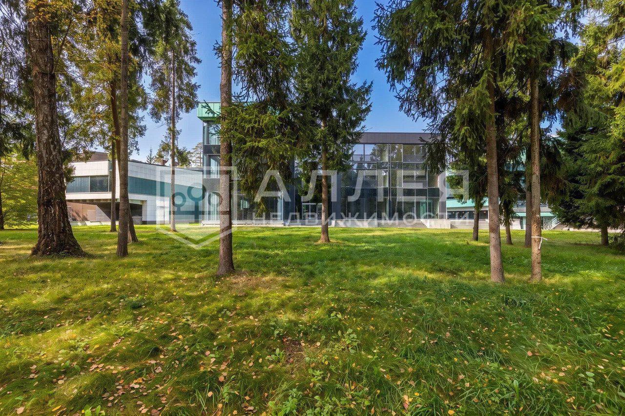 3-этажный коттедж 5 000 м² с отделкой