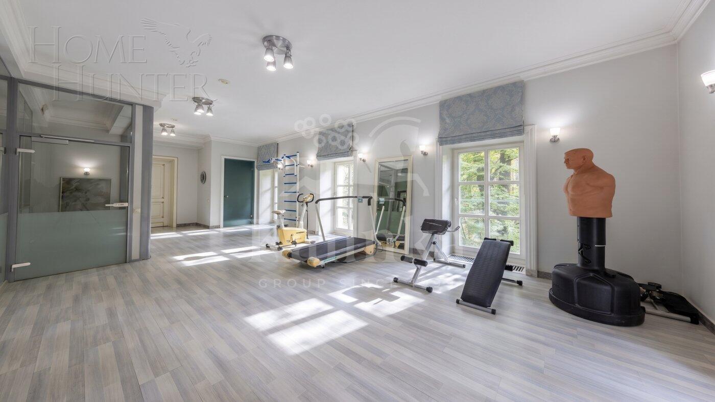 4-этажный коттедж 1 250 м² с отделкой