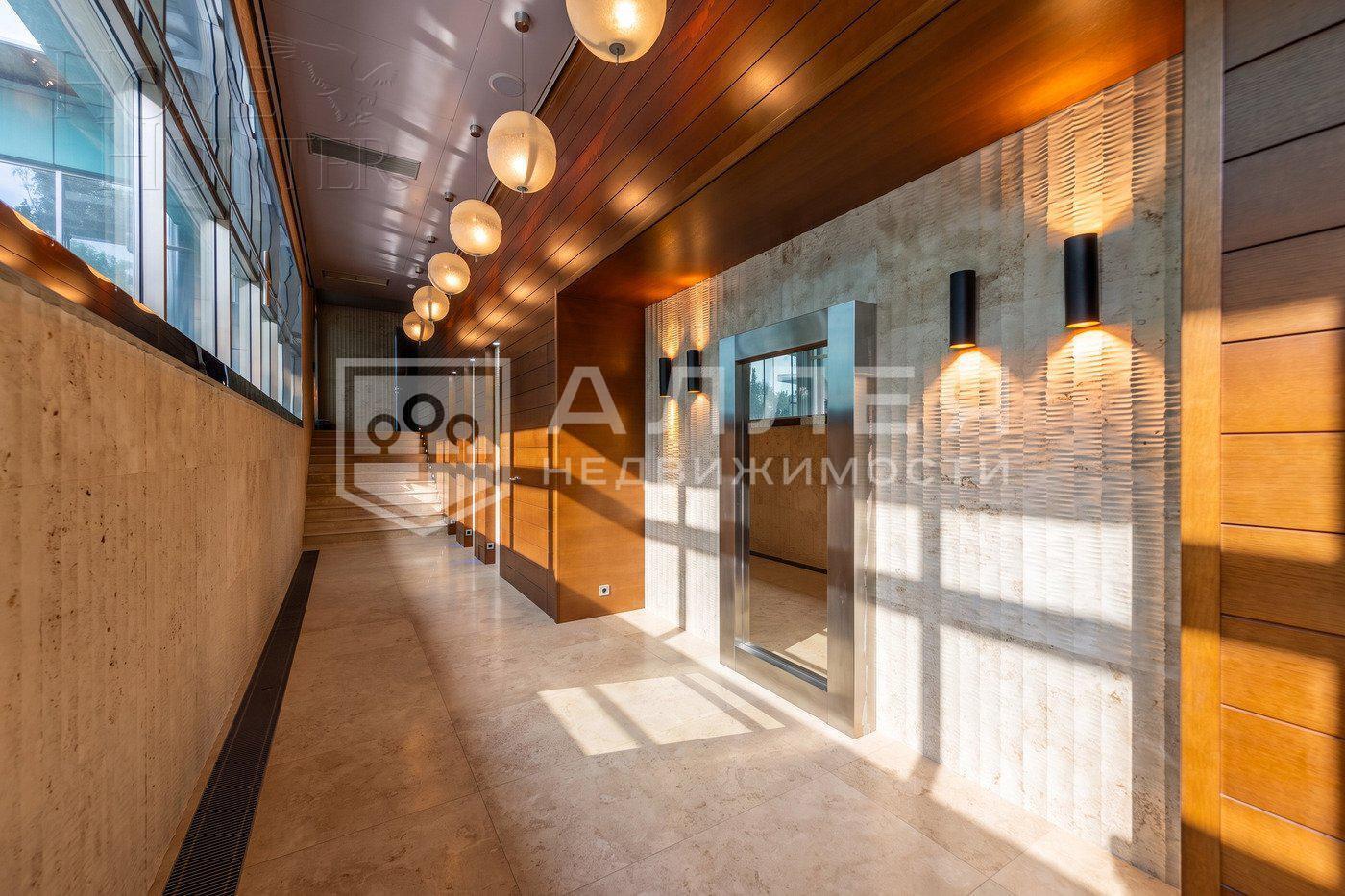 3-этажный коттедж 5 000 м² с отделкой