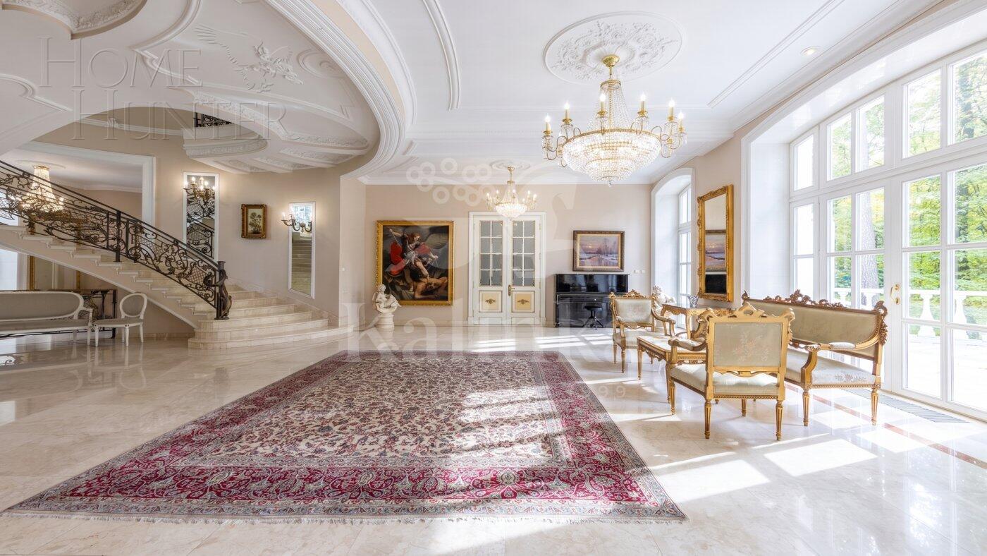 4-этажный коттедж 1 250 м² с отделкой