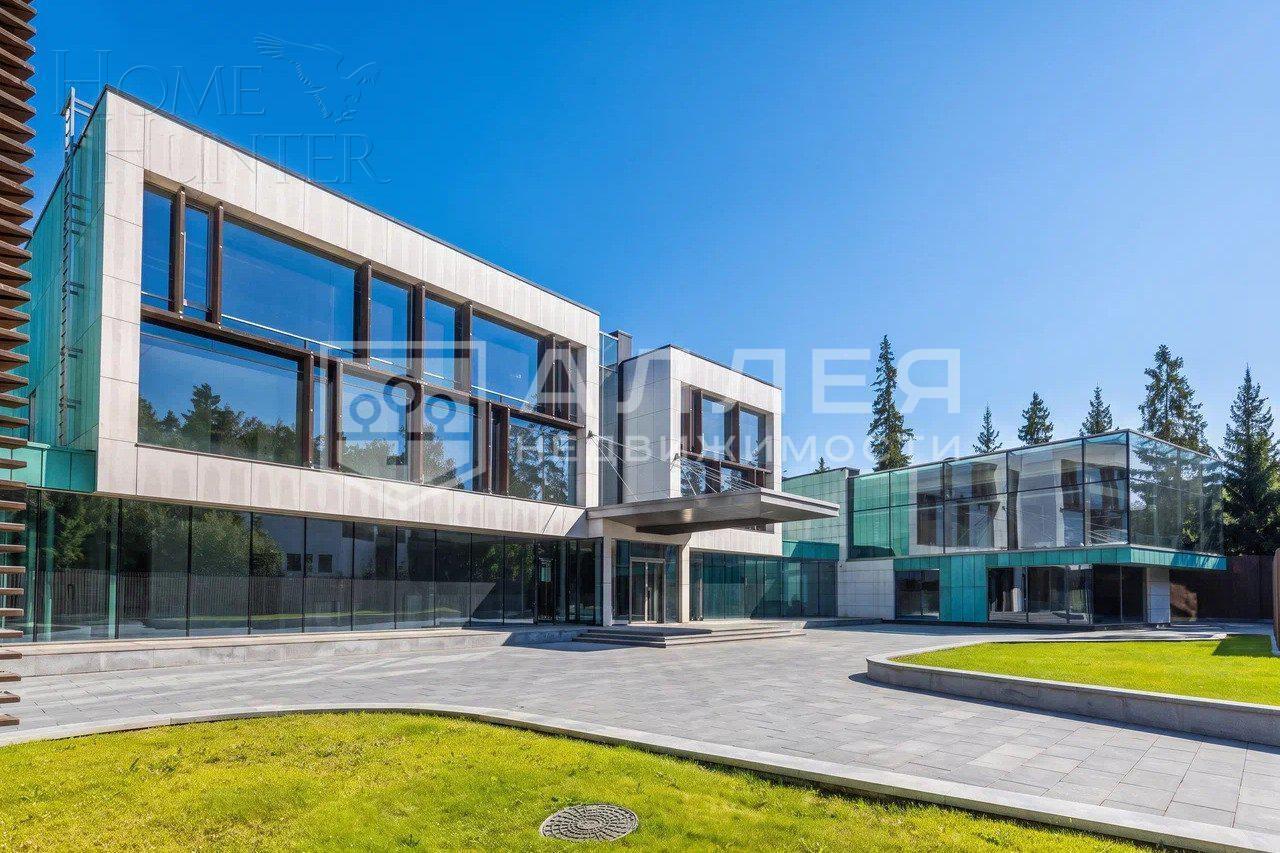 3-этажный коттедж 5 000 м² с отделкой