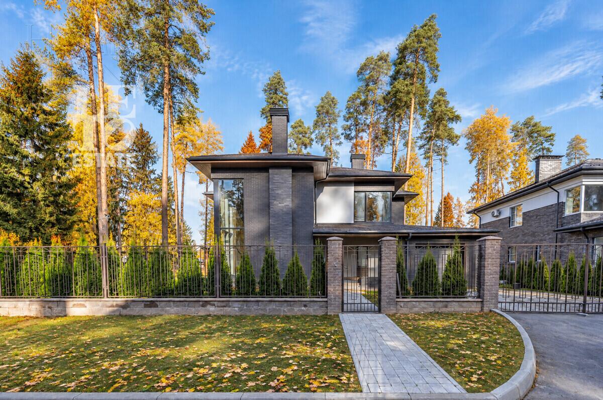 1-этажный коттедж 290 м² без отделки