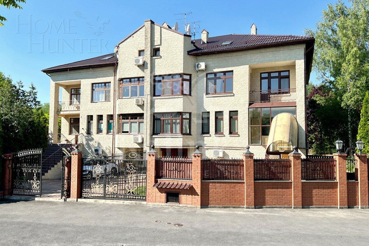 ТАУНХАУС 1 392 м² с отделкой