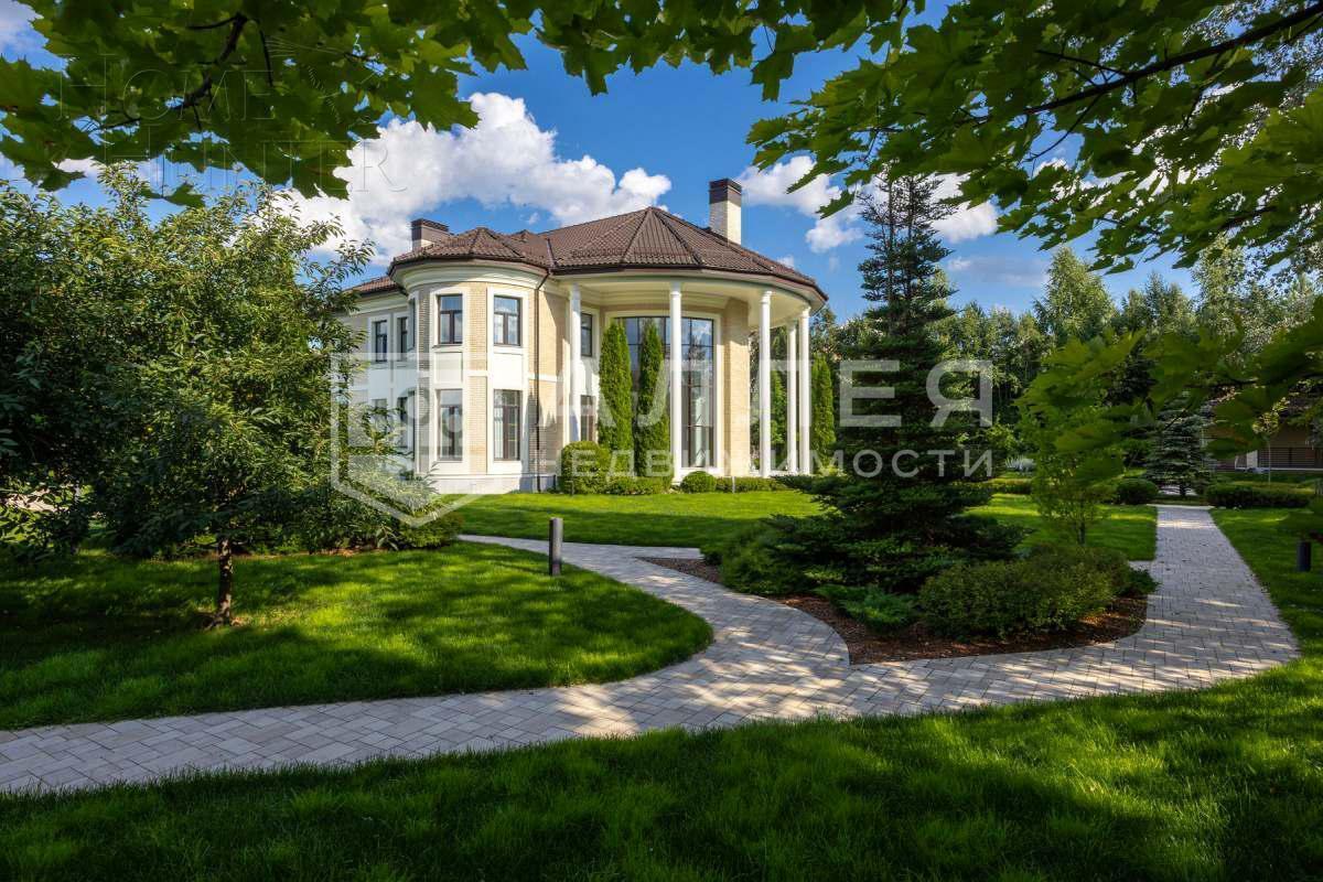3-этажный коттедж 715 м² с отделкой