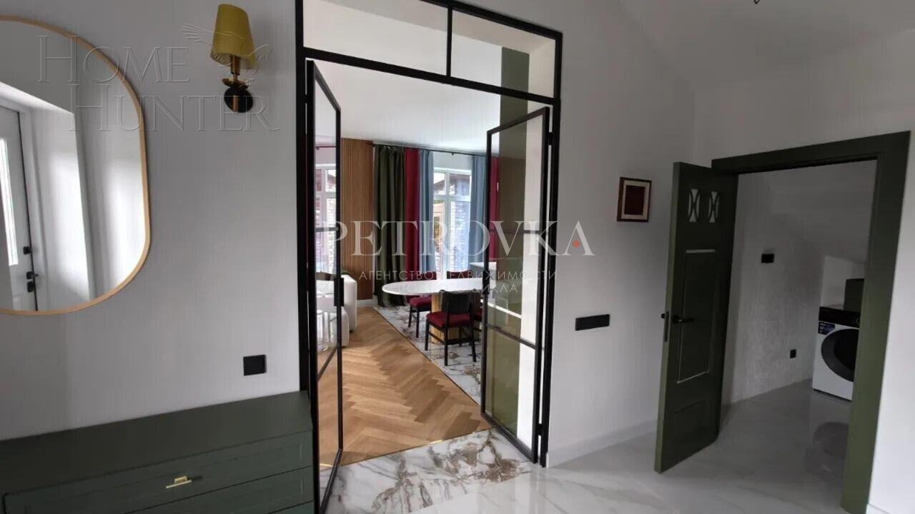 1-этажный коттедж 240 м² с отделкой