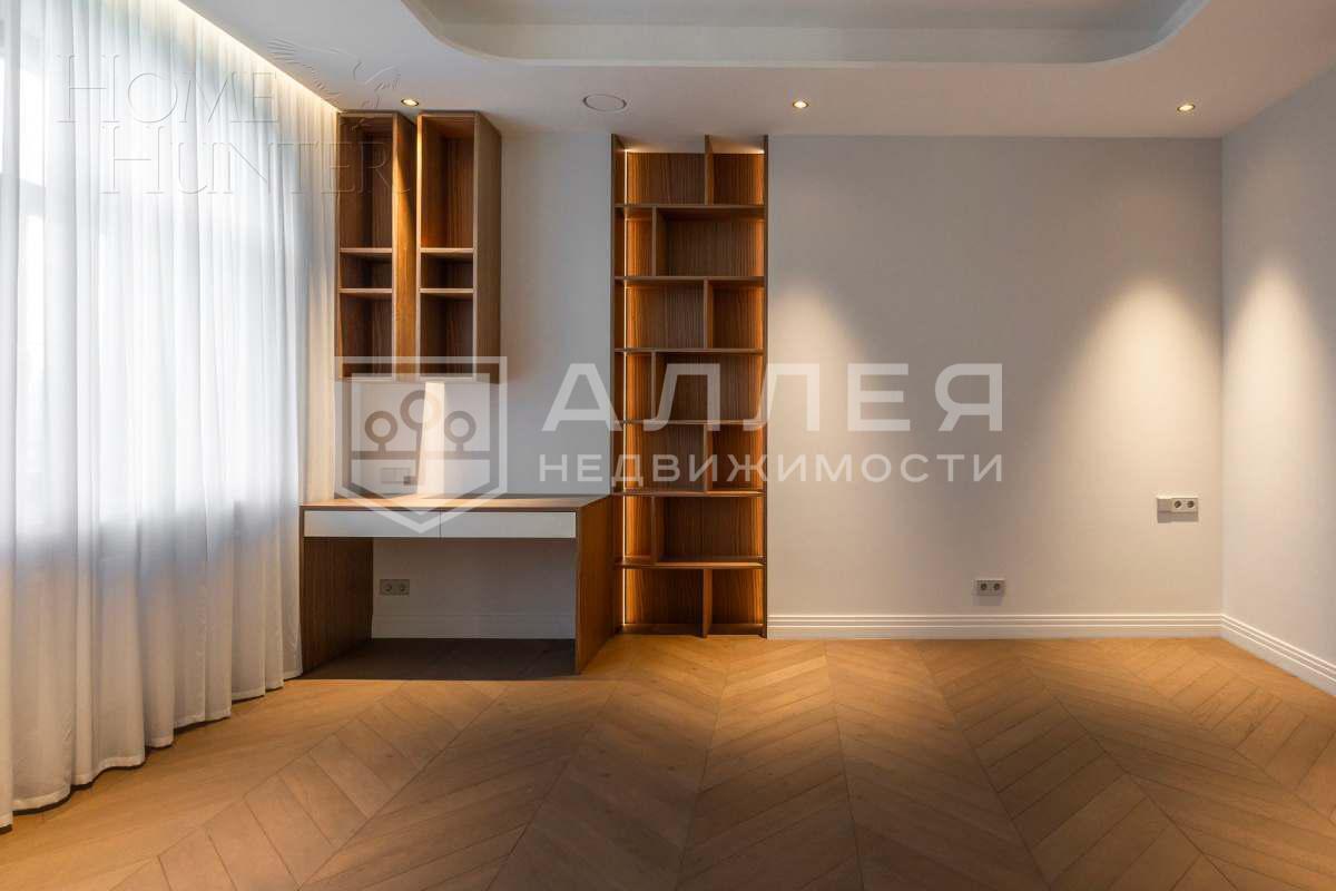 3-этажный коттедж 715 м² с отделкой