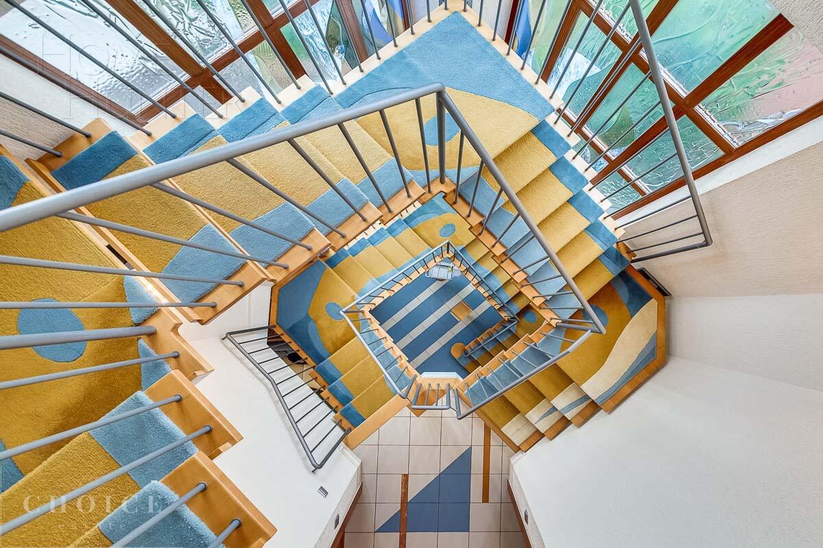 4-этажный коттедж 540 м² с отделкой