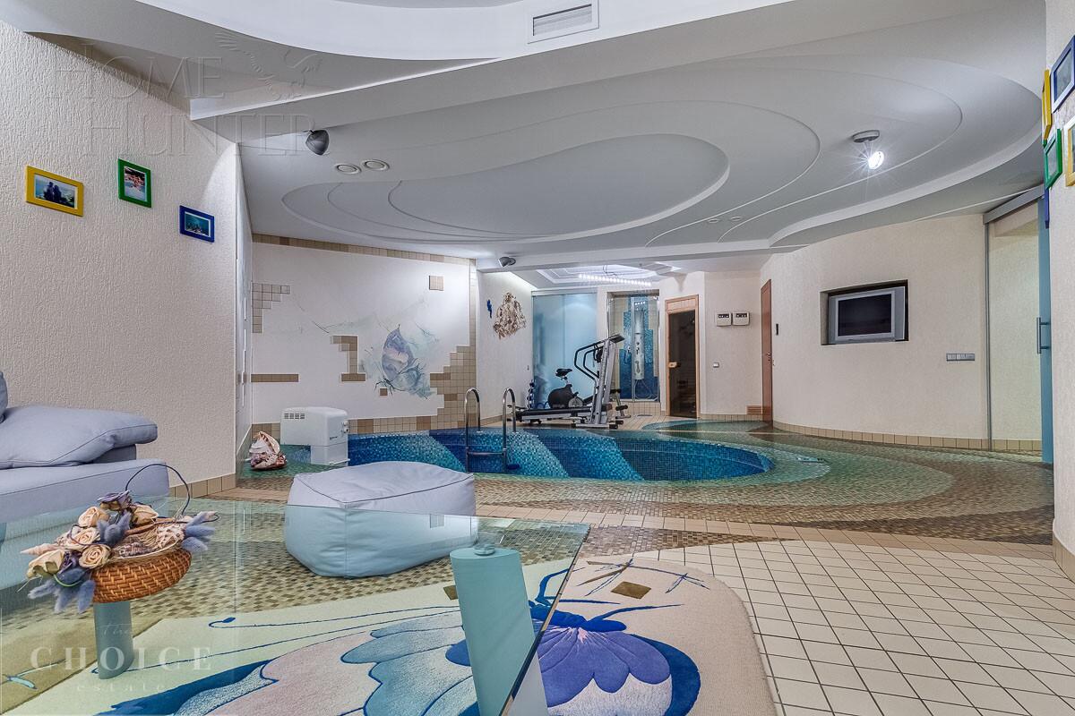 4-этажный коттедж 540 м² с отделкой