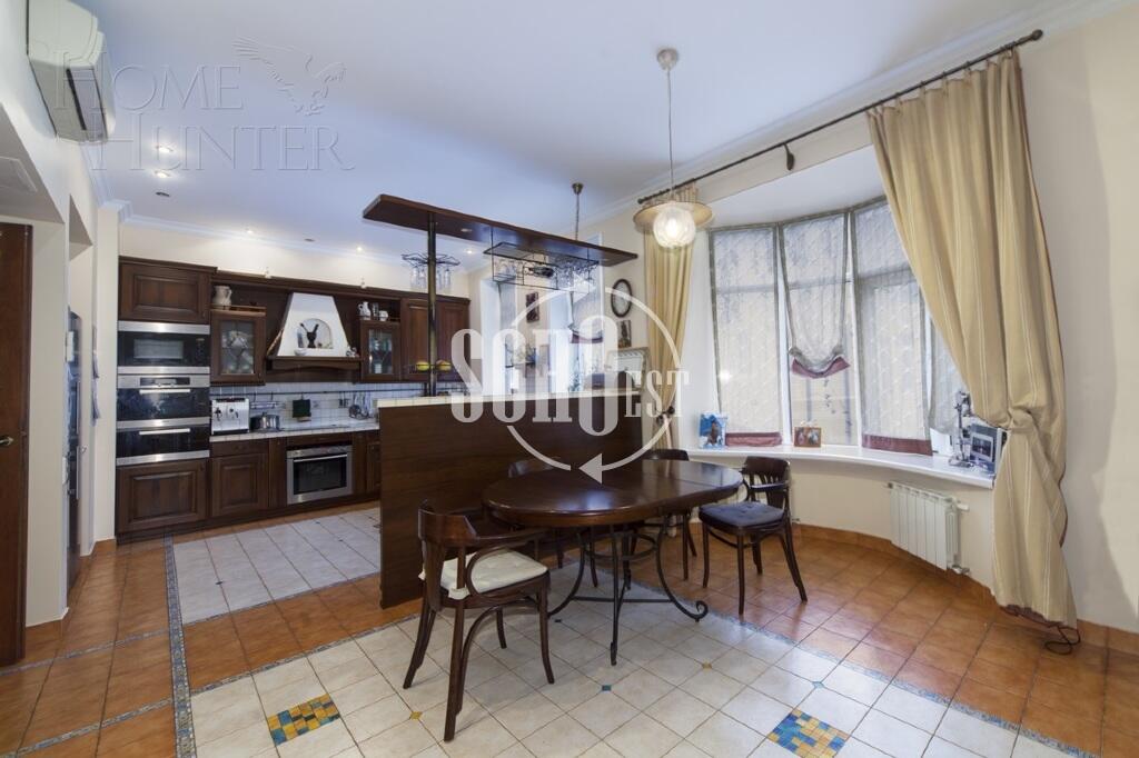 4-УРОВНЕВЫЙ ТАУНХАУС С ОТДЕЛКОЙ 310 М² НА 1 ЭТАЖЕ