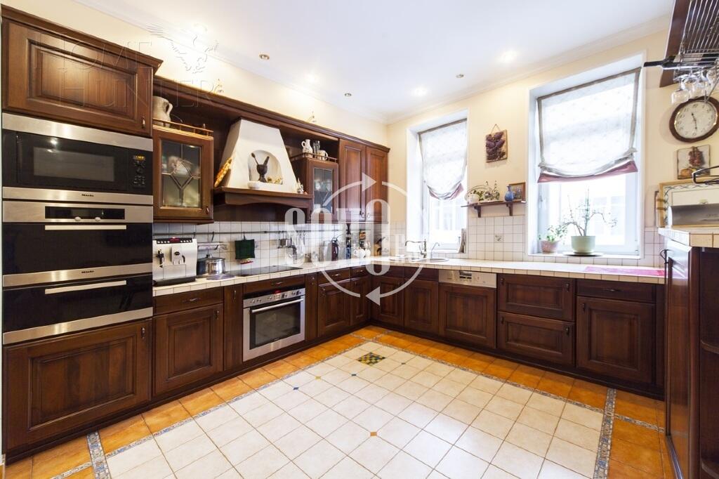 4-УРОВНЕВЫЙ ТАУНХАУС С ОТДЕЛКОЙ 310 М² НА 1 ЭТАЖЕ