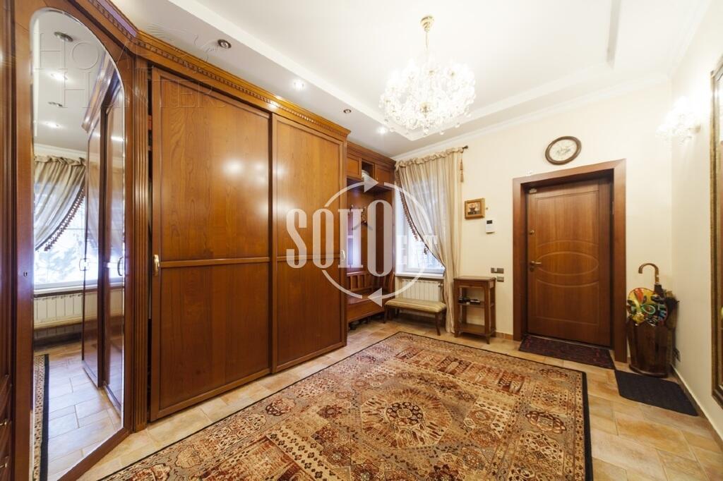 4-УРОВНЕВЫЙ ТАУНХАУС С ОТДЕЛКОЙ 310 М² НА 1 ЭТАЖЕ