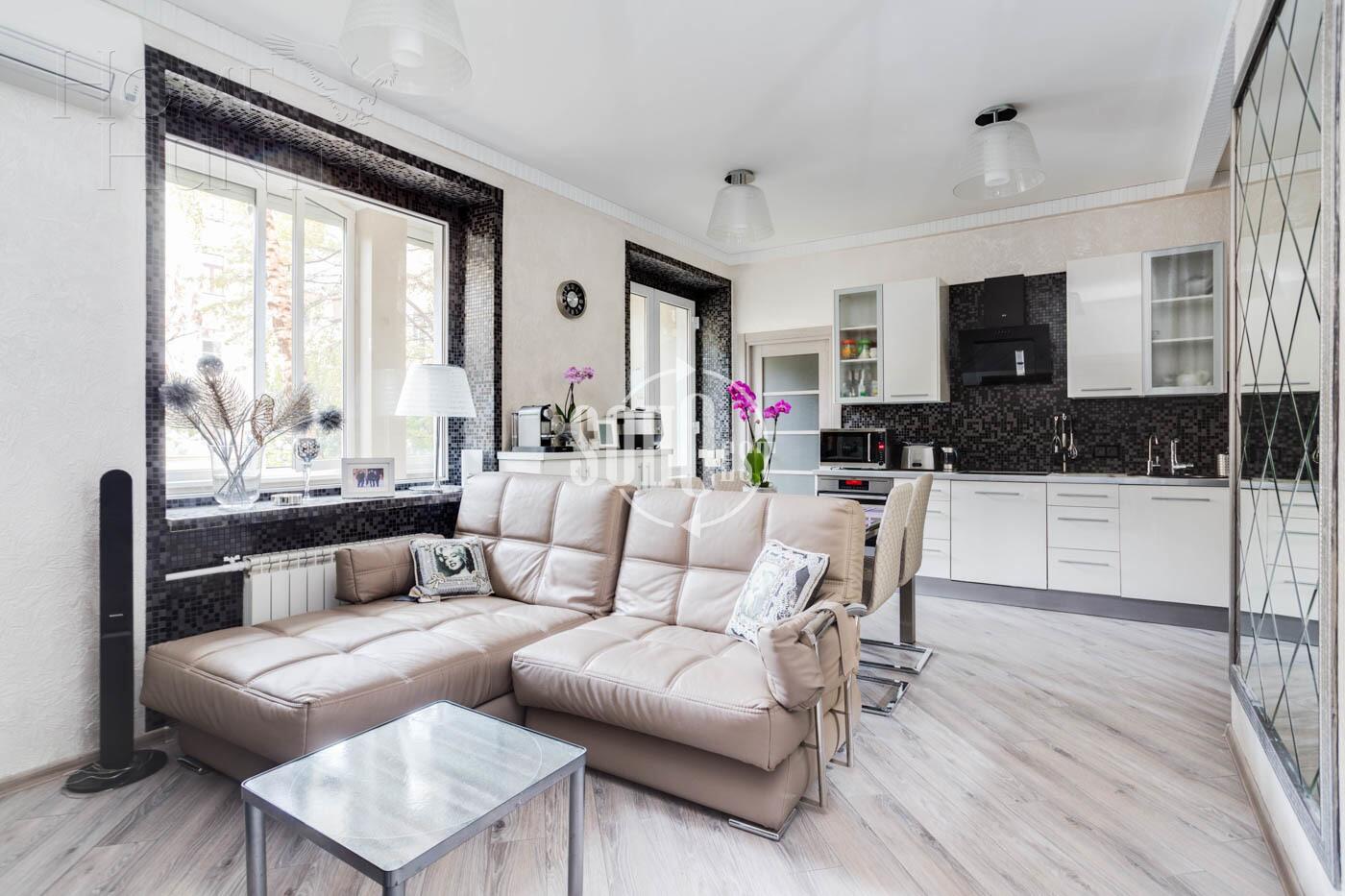 4-КОМН. КВАРТИРА С ОТДЕЛКОЙ 161.4 М² НА 2 ЭТАЖЕ