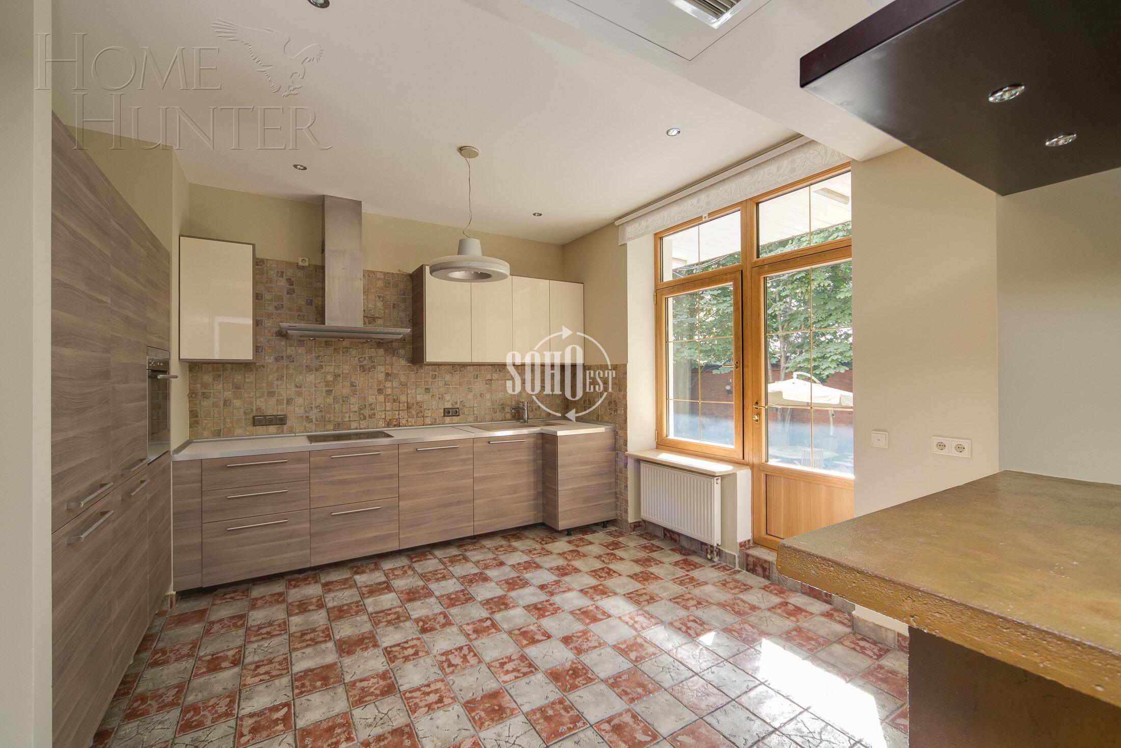 3-УРОВНЕВЫЙ ОСОБНЯК С ОТДЕЛКОЙ 1 040 М² НА 1 ЭТАЖЕ