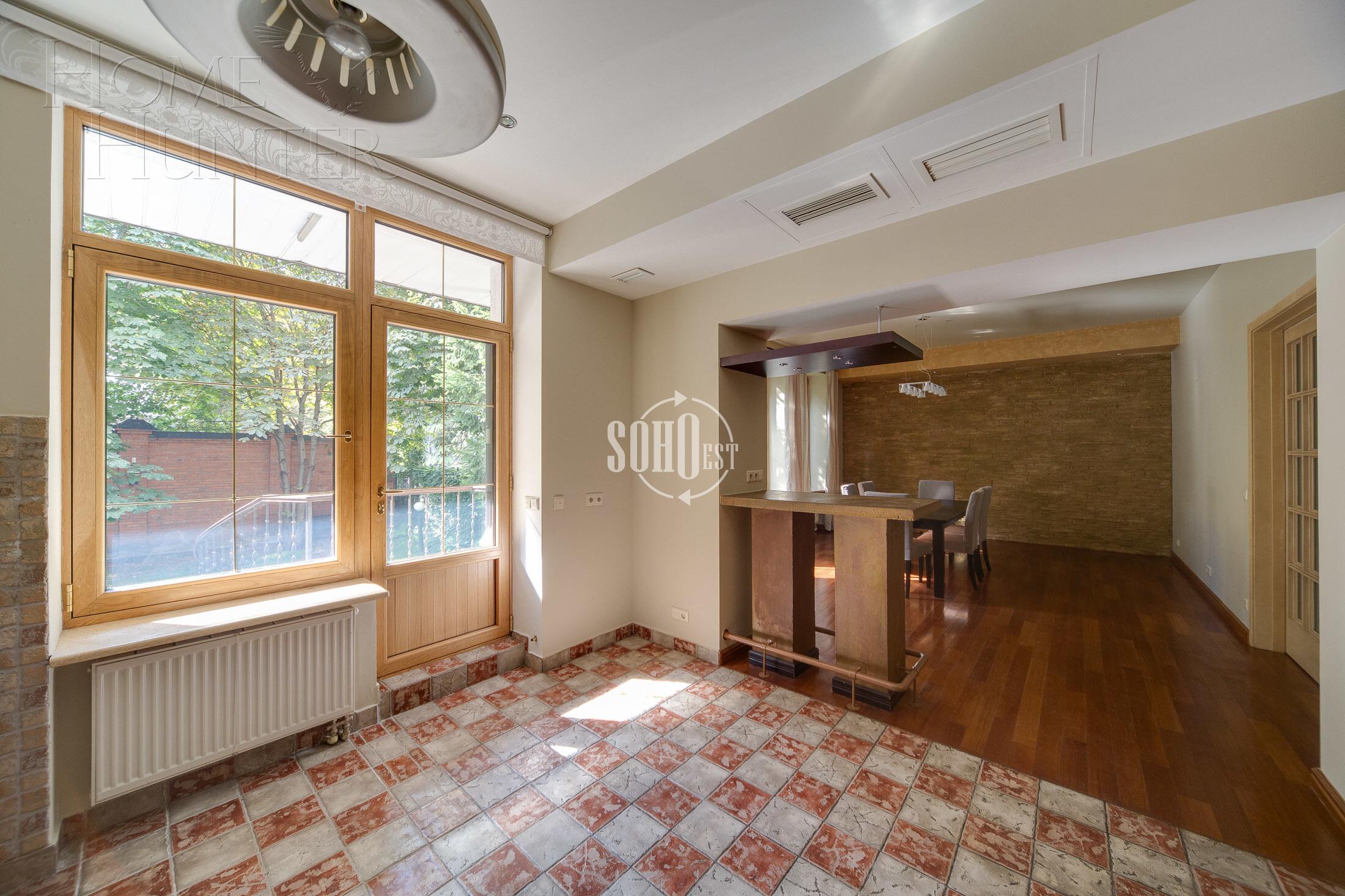 3-УРОВНЕВЫЙ ОСОБНЯК С ОТДЕЛКОЙ 1 040 М² НА 1 ЭТАЖЕ