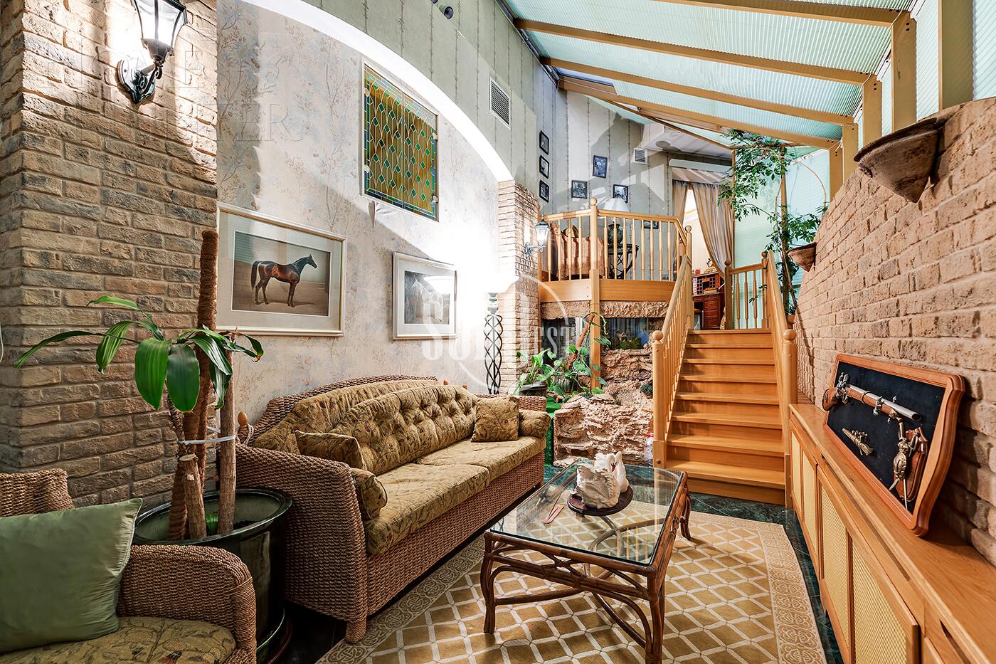 5-КОМН. КВАРТИРА С ОТДЕЛКОЙ 240 М² НА 2 ЭТАЖЕ