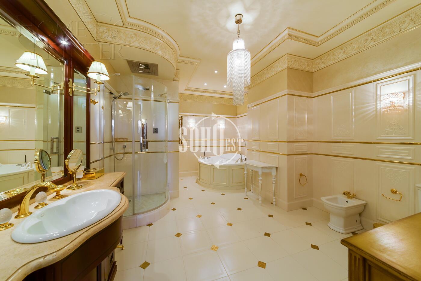 5-КОМН. КВАРТИРА С ОТДЕЛКОЙ 256 М² НА 8 ЭТАЖЕ