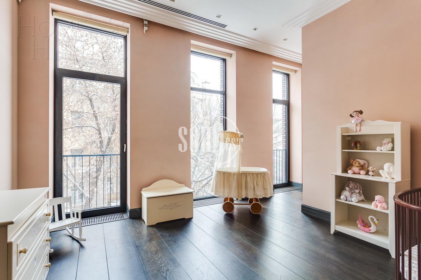 4-КОМН. КВАРТИРА С ОТДЕЛКОЙ 210 М² НА 2 ЭТАЖЕ