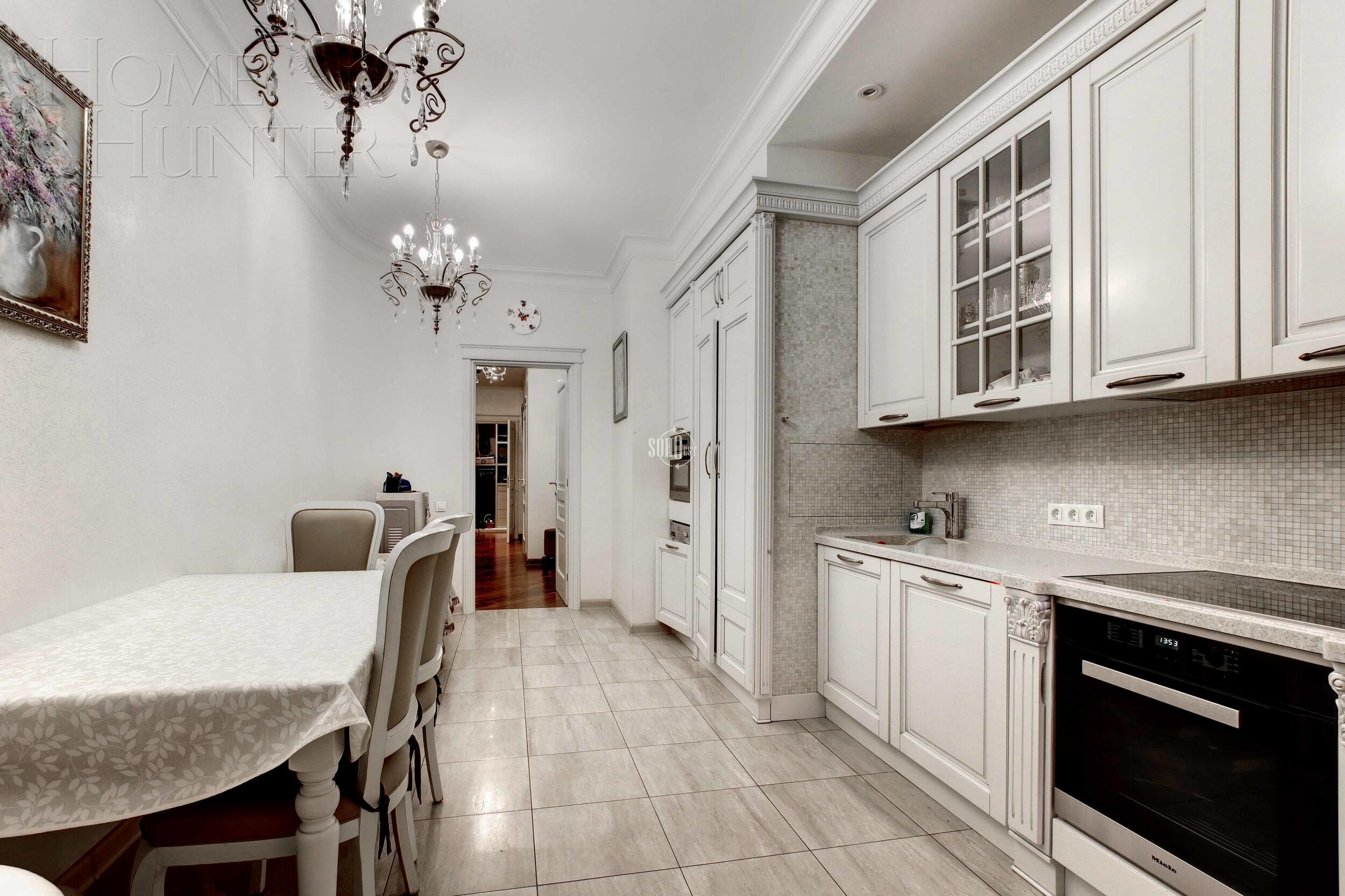 3-КОМН. КВАРТИРА С ОТДЕЛКОЙ 200 М² НА 4 ЭТАЖЕ