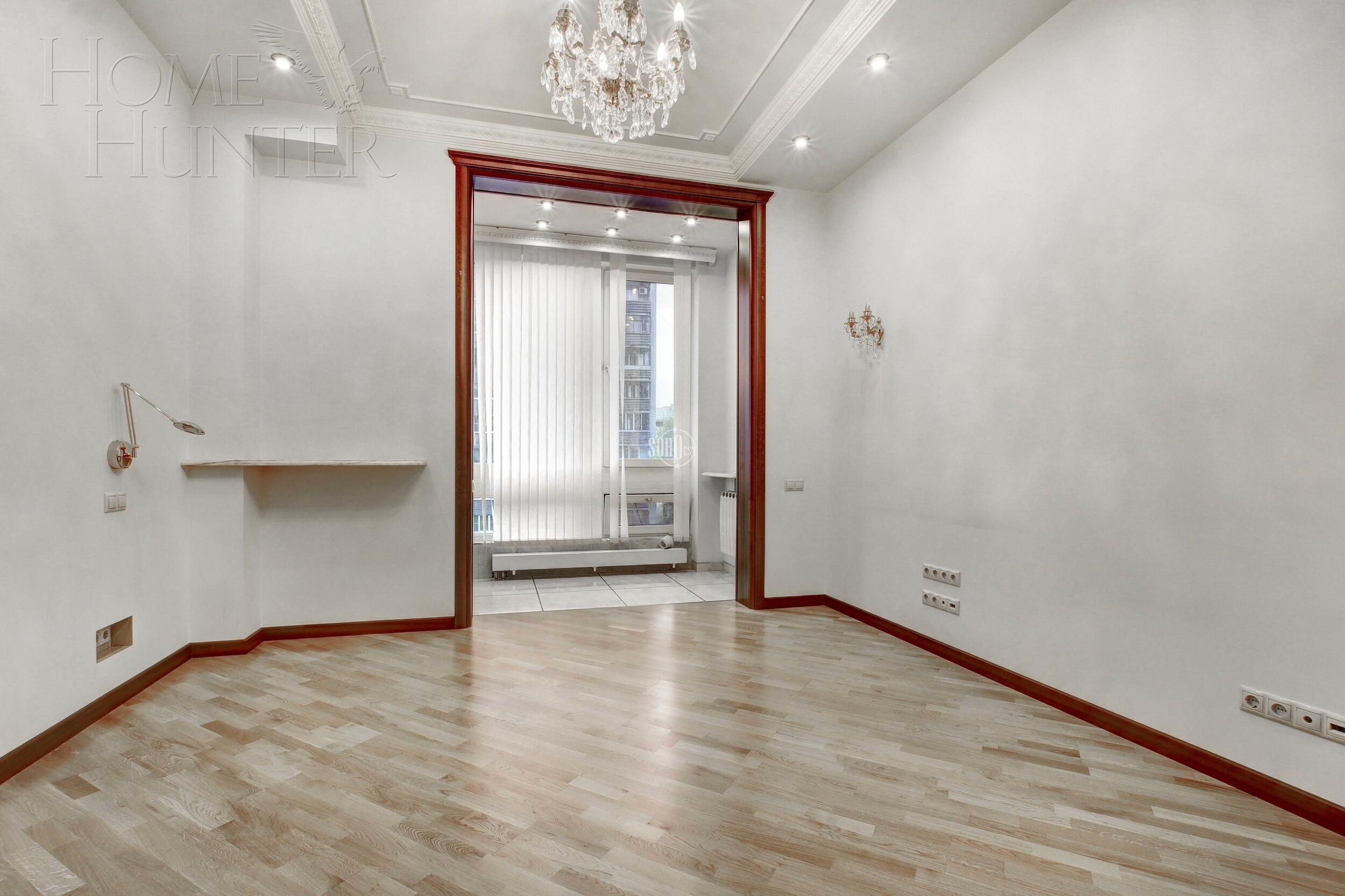 4-КОМН. КВАРТИРА С ОТДЕЛКОЙ 220 М² НА 3 ЭТАЖЕ
