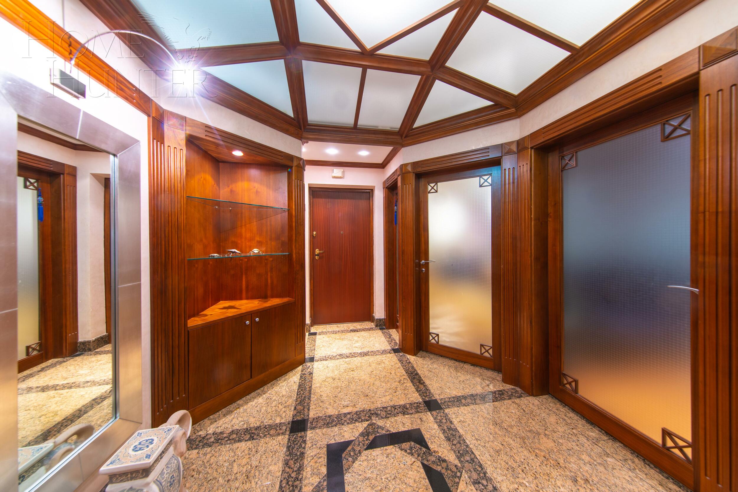 5-КОМН. КВАРТИРА С ОТДЕЛКОЙ 224.4 М² НА 3 ЭТАЖЕ