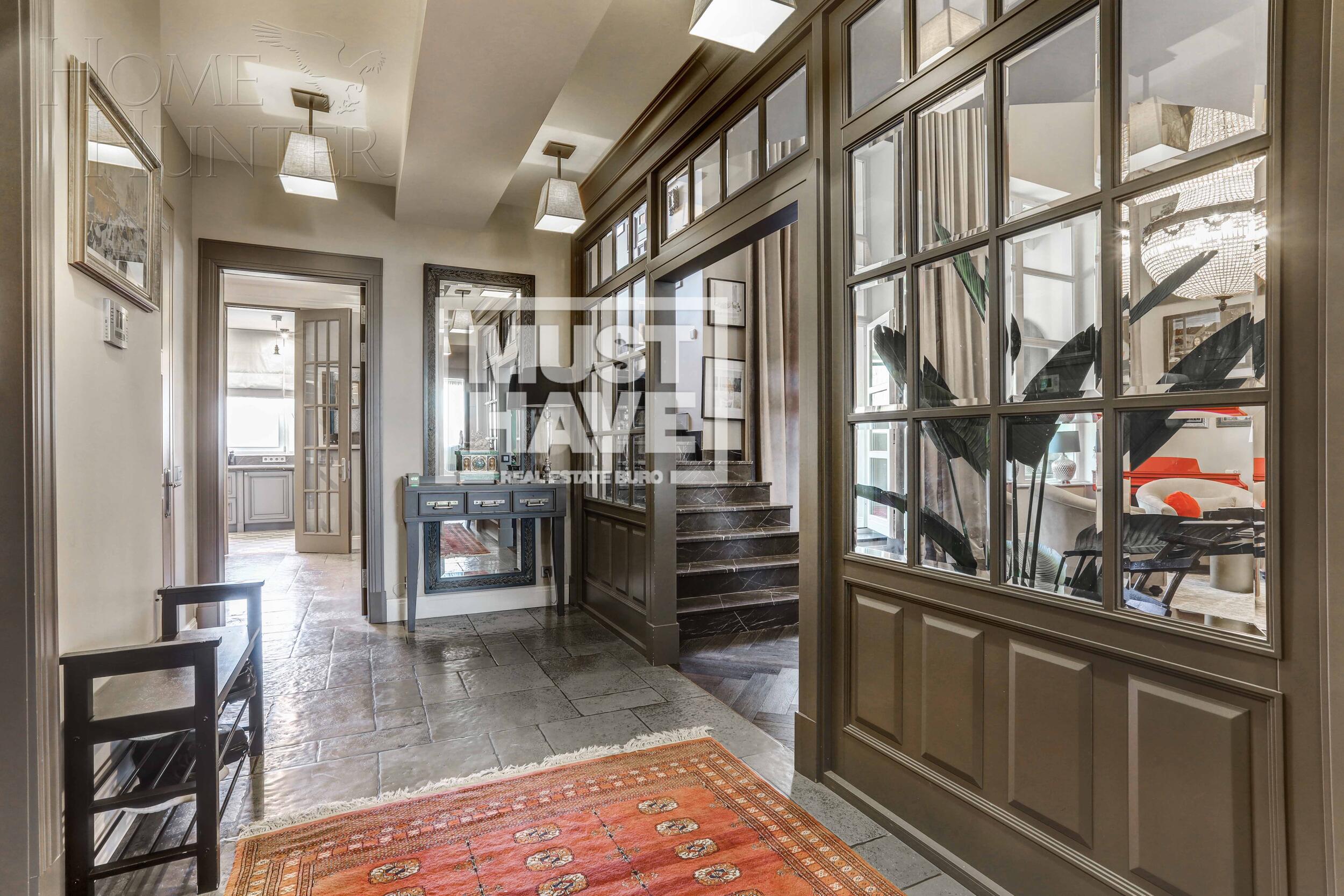 Продажа трехуровневого пентхауса с отделкой площадью 400 кв.м на 8 эт ...