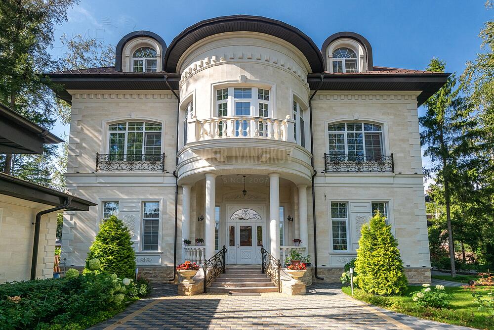 2-этажный коттедж 940 м² с отделкой