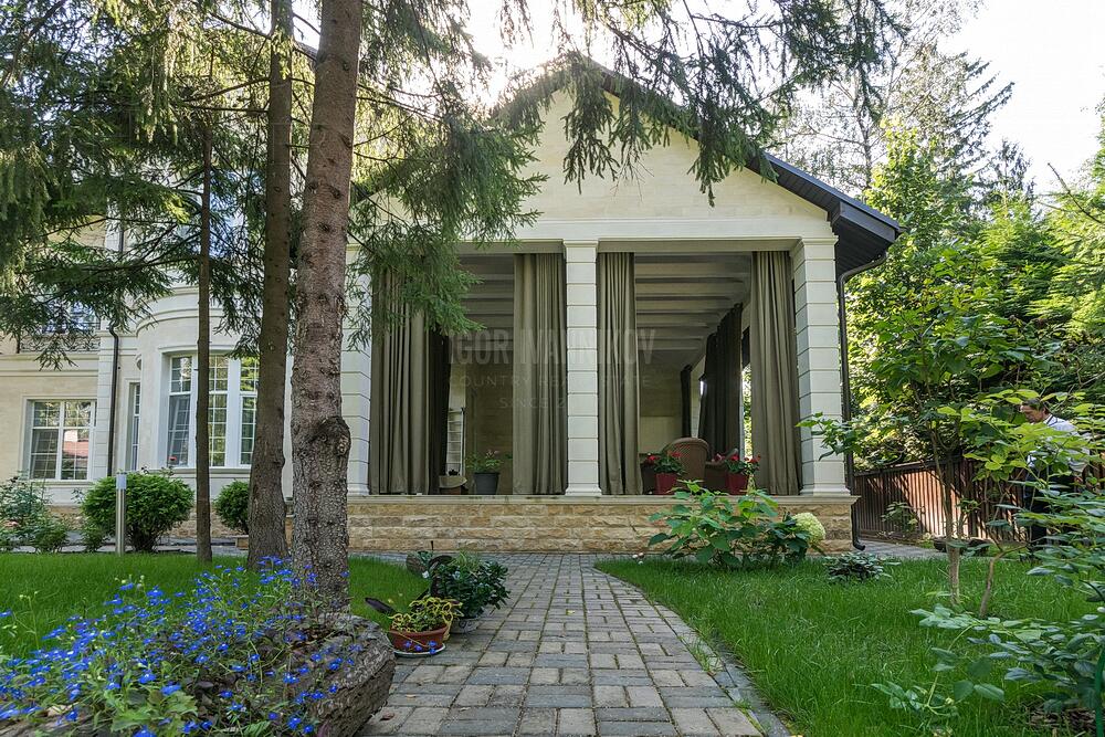 2-этажный коттедж 940 м² с отделкой