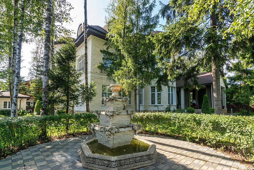 2-этажный коттедж 940 м² с отделкой