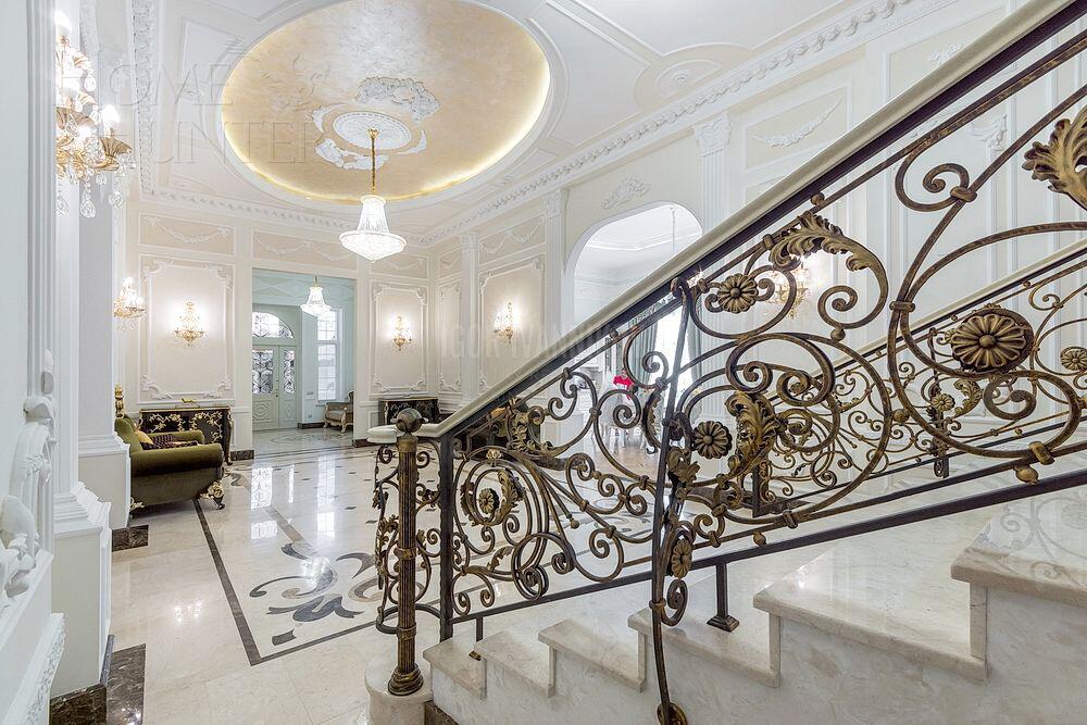 2-этажный коттедж 940 м² с отделкой