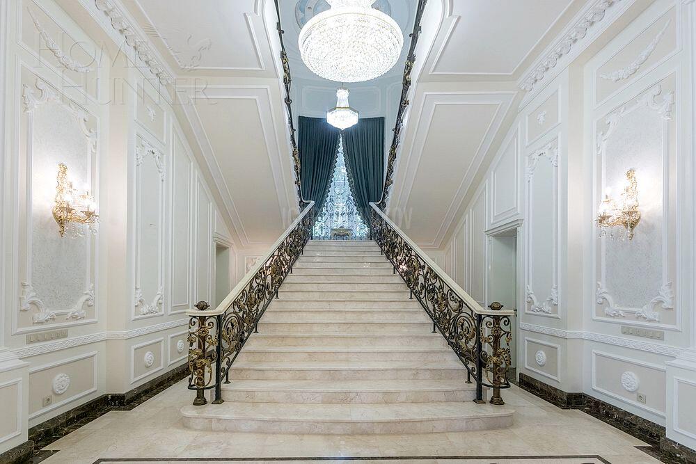 2-этажный коттедж 940 м² с отделкой