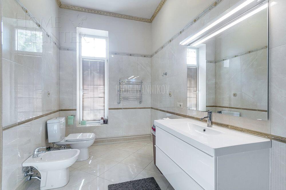 2-этажный коттедж 940 м² с отделкой