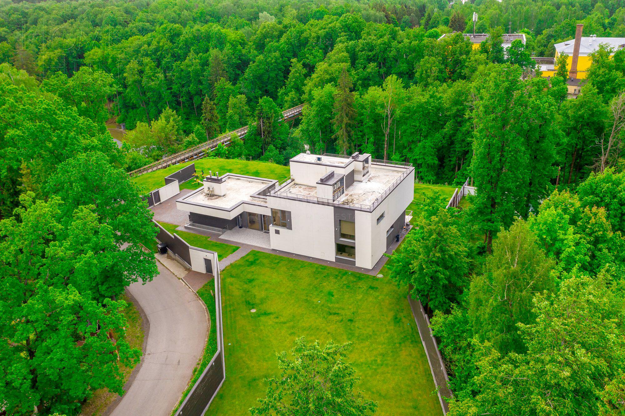 2-этажный коттедж 860 м² с отделкой