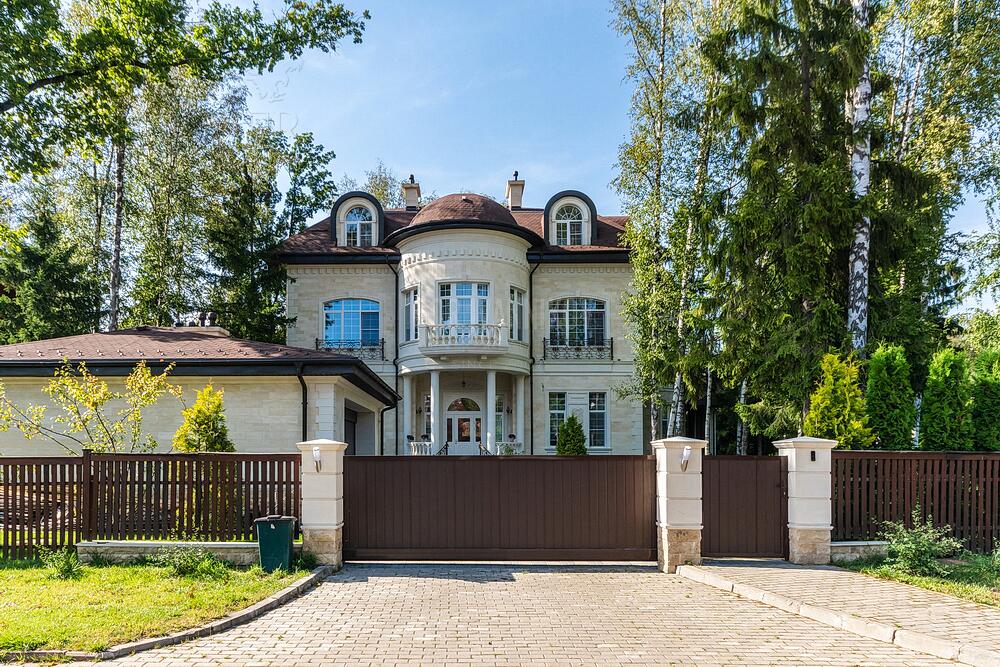 2-этажный коттедж 940 м² с отделкой