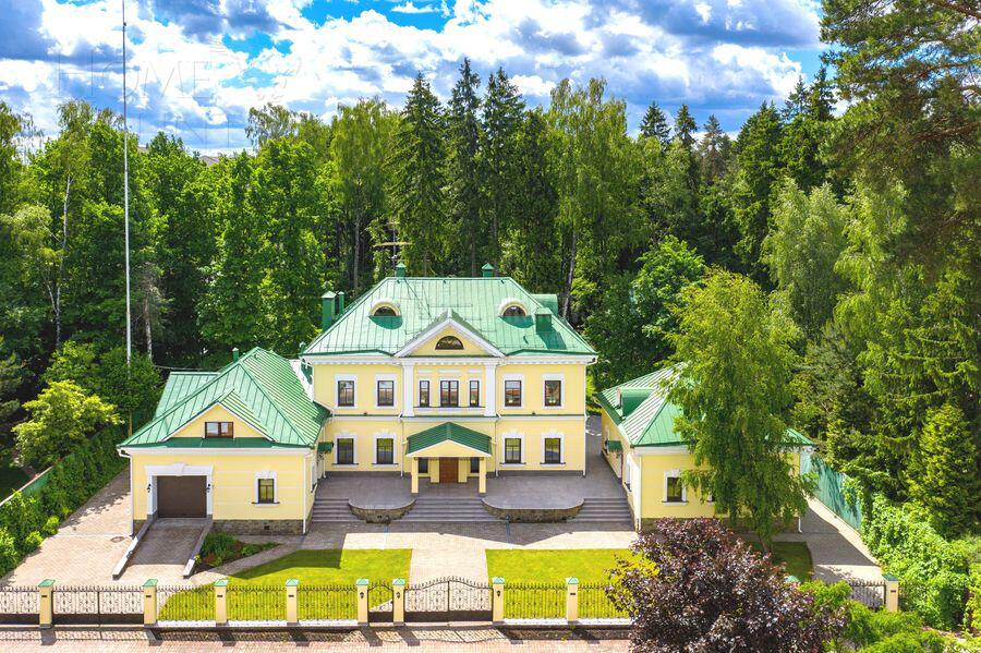 2-этажный коттедж 735 м² с отделкой