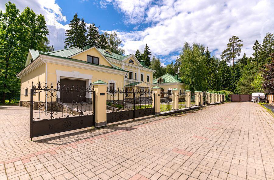 2-этажный коттедж 735 м² с отделкой