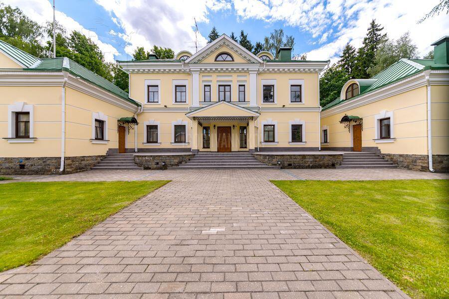 2-этажный коттедж 735 м² с отделкой