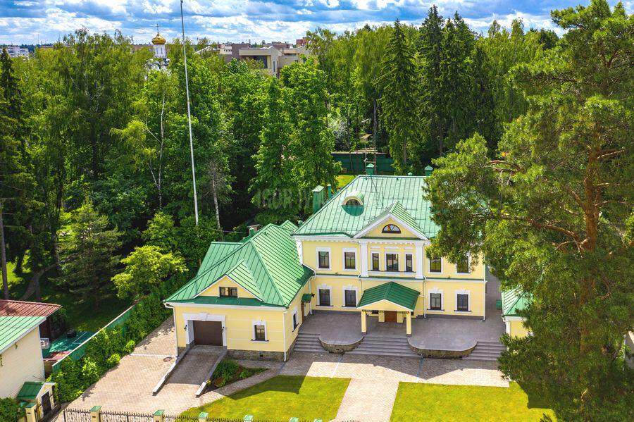 2-этажный коттедж 735 м² с отделкой