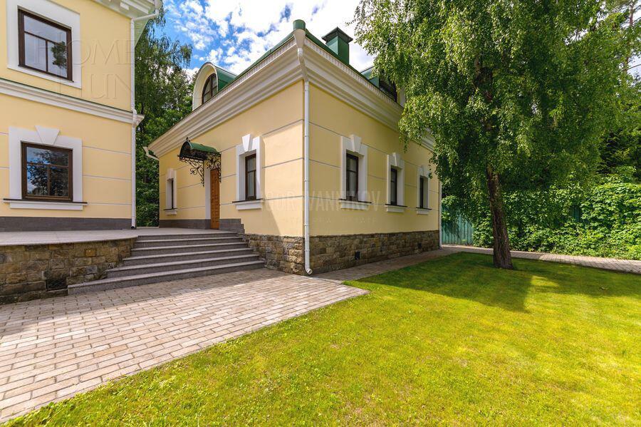 2-этажный коттедж 735 м² с отделкой