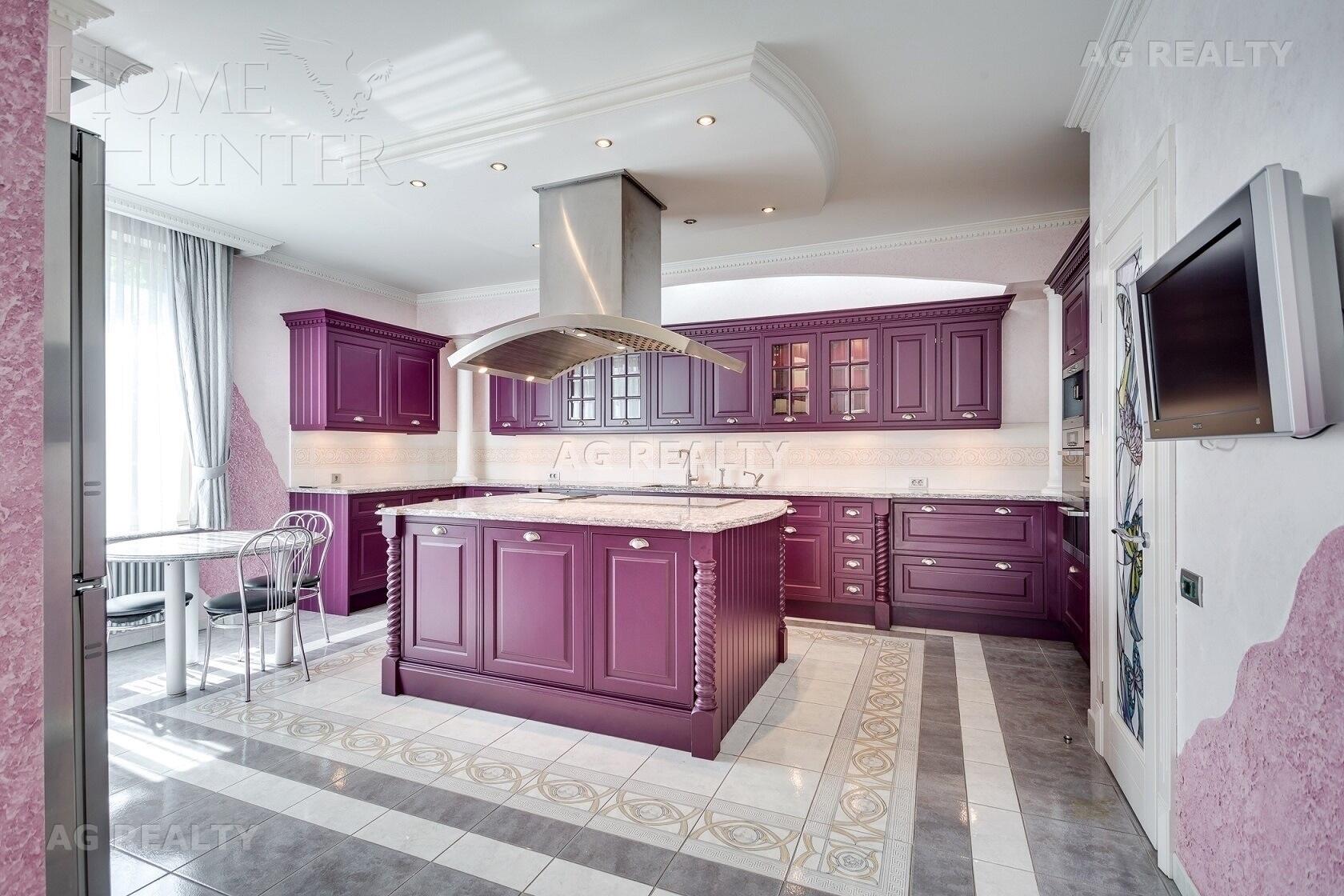 3-КОМН. КВАРТИРА С ОТДЕЛКОЙ 210 М² НА 1 ЭТАЖЕ