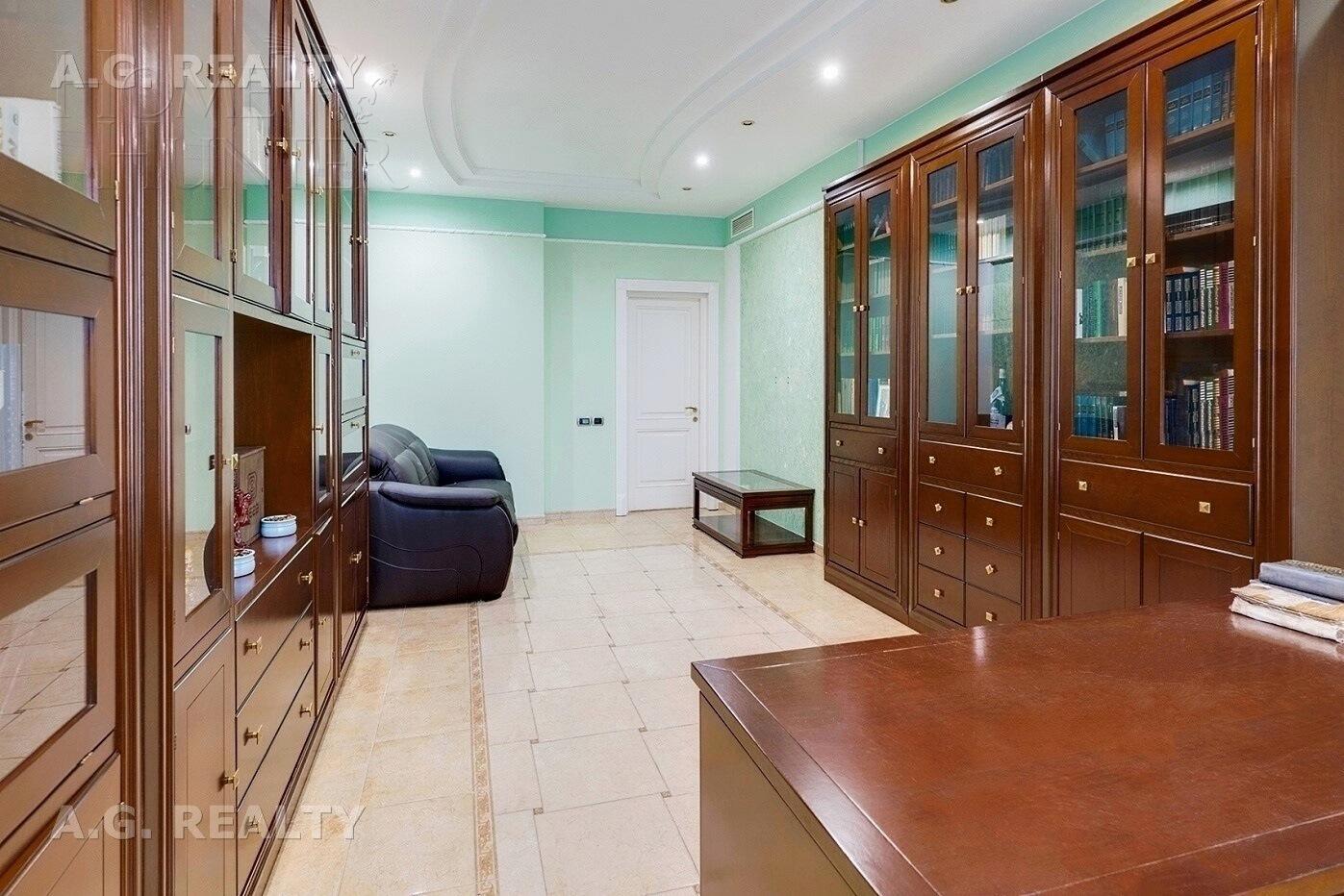 3-КОМН. КВАРТИРА С ОТДЕЛКОЙ 210 М² НА 1 ЭТАЖЕ