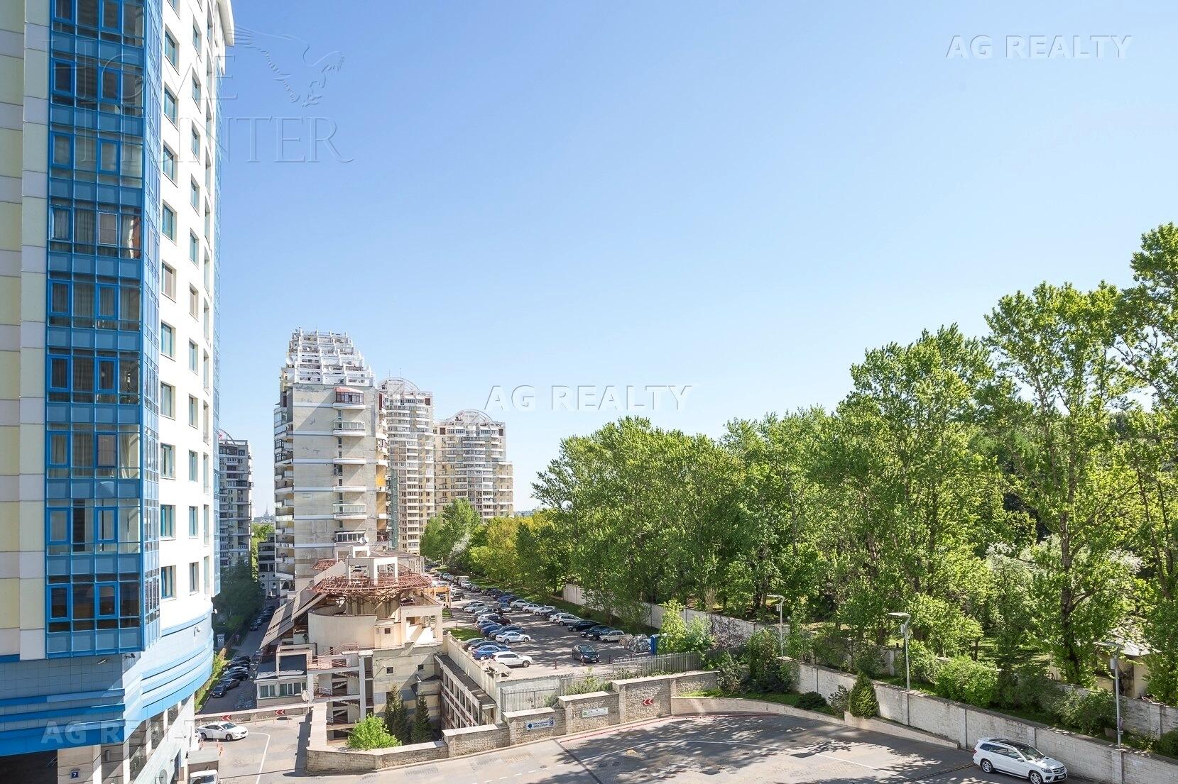 3-КОМН. КВАРТИРА С ОТДЕЛКОЙ 210 М² НА 1 ЭТАЖЕ