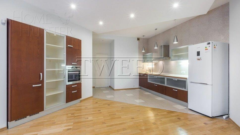 4-КОМН. КВАРТИРА С ОТДЕЛКОЙ 200 М² НА 1 ЭТАЖЕ