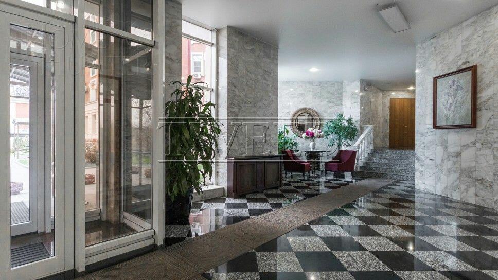 4-КОМН. КВАРТИРА С ОТДЕЛКОЙ 200 М² НА 1 ЭТАЖЕ